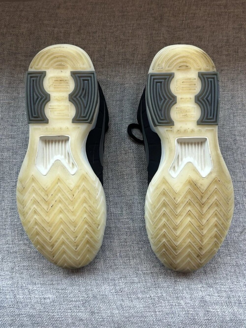 Nike LeBron Witness Men's Basketball Shoes Size 9 - Picture 5 of 8